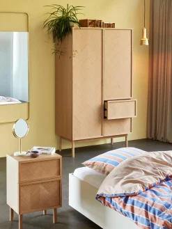 Comodino In Legno Di Quercia Con Motivo Spina Di Pesce Herringbone