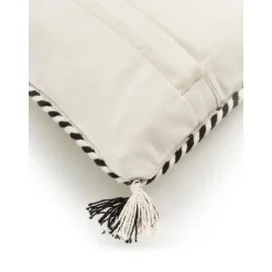Copricuscino In Cotone Con Struttura Intrecciata A Mano E Nappe Okiro