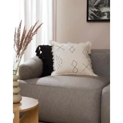 Copricuscino Ricamato Con Frange Erik