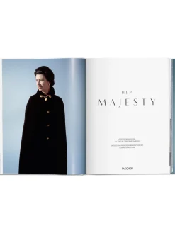 Libro Illustrato Her Majesty. A Photographic History 1926 Today