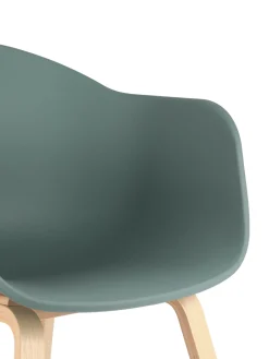 Sedia Con Braccioli E Gambe In Legno Claire