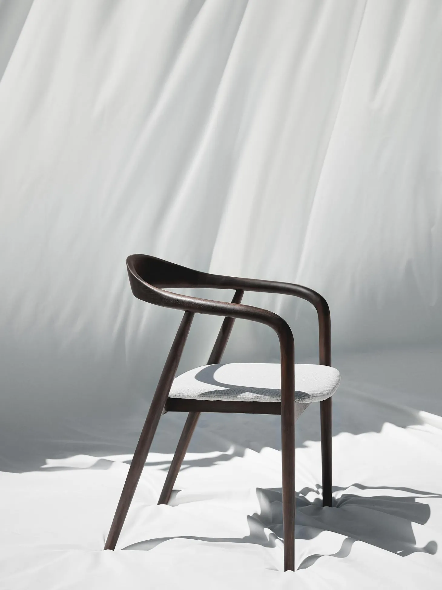 Sedia In Legno Con Braccioli E Cuscino Angelina