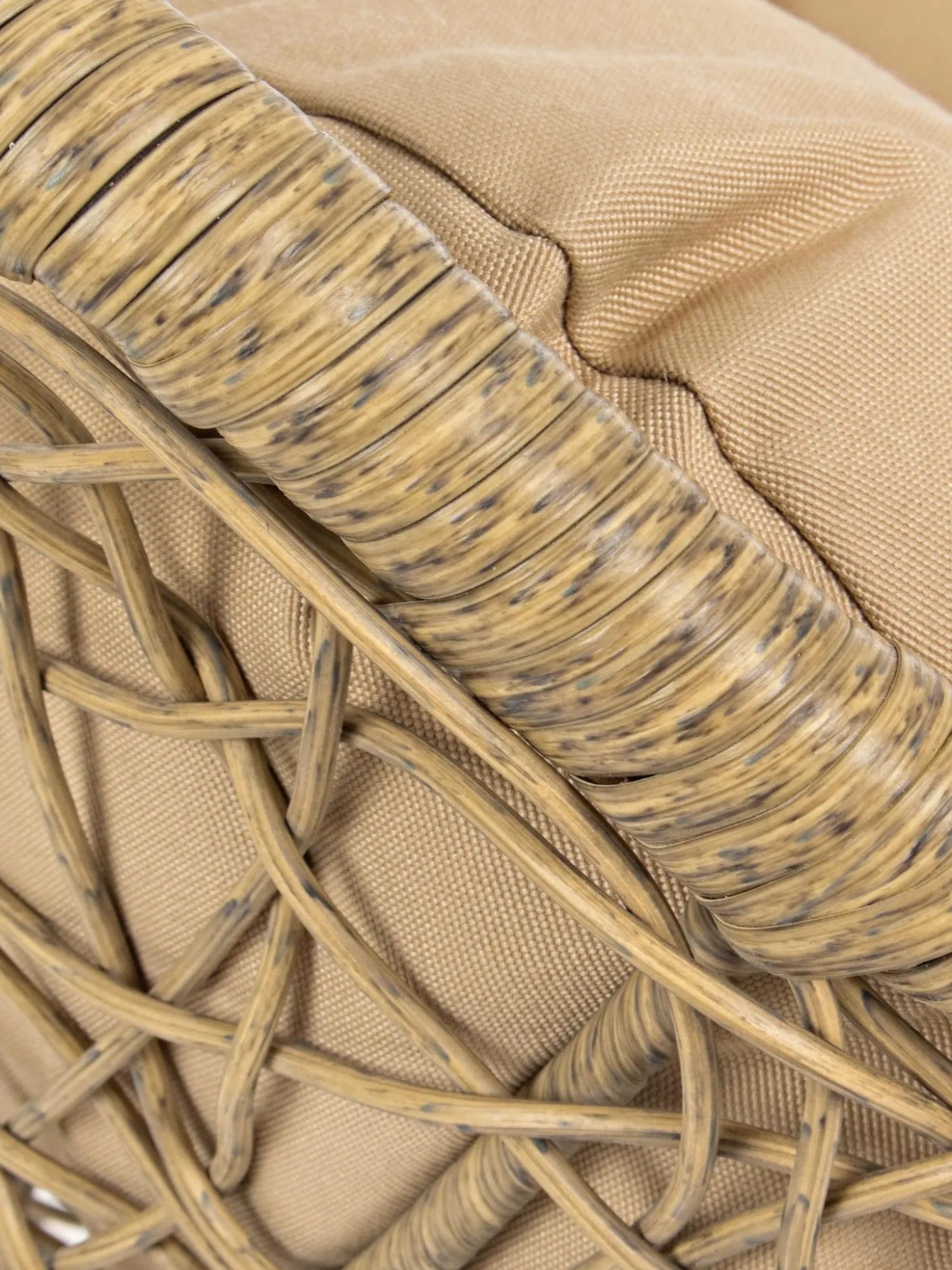 Sedia Sospesa Con Struttura In Metallo Amirantes