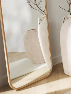 Specchio Da Parete Angolare Con Cornice In Rovere Levan