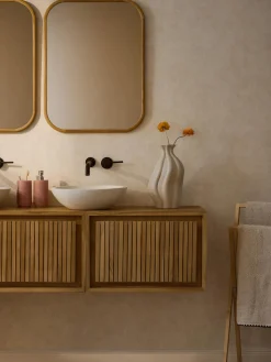 Specchio Da Parete Con Cornice In Legno Di Quercia Levan