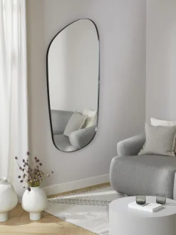 Specchio Da Parete Dalla Forma Curva Oiva