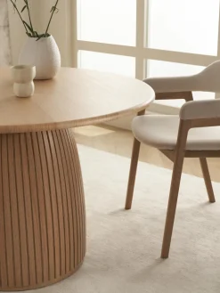 Tavolo Da Pranzo Rotondo Con Struttura Scanalata In Legno Di Quercia Nelly, In Varie Misure