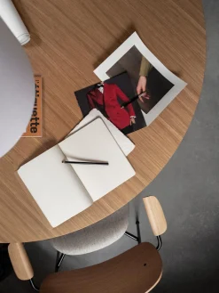 Tavolo Rotondo Con Finitura Di Quercia Androgyne, In Varie Misure