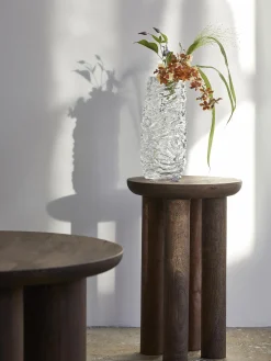 Vaso Alto In Vetro Dalla Superficie Strutturata Maio