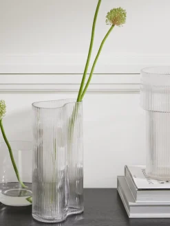 Vaso Di Design In Vetro Soffiato Con Rilievo Scanalato Dawn