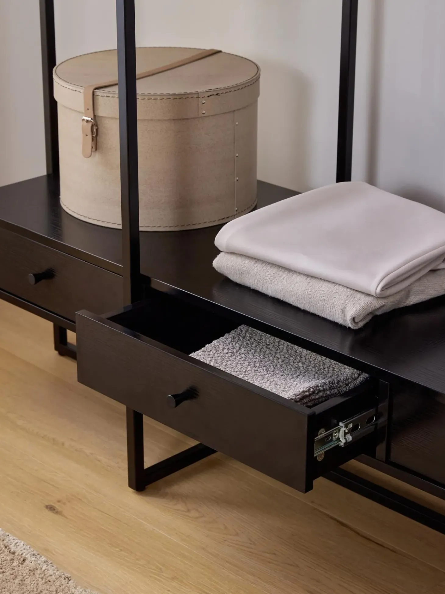 Armadio Aperto Pacey