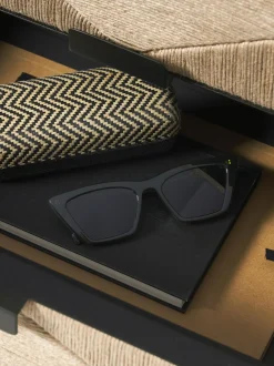 Comodino In Legno Di Mango Massiccio Con Cassetti June