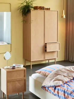 Comodino In Legno Di Quercia Con Motivo Spina Di Pesce Herringbone