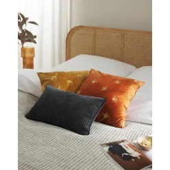 Copricuscino In Velluto Ricamato Nora