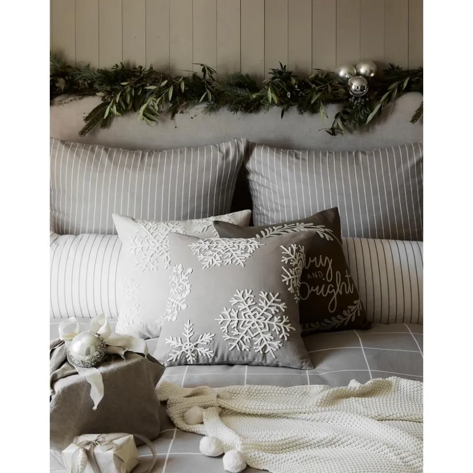 Copricuscino Ricamata Color Grigio Snowflake