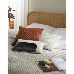 Copricuscino Ricamato Con Decoro In Velluto Farah