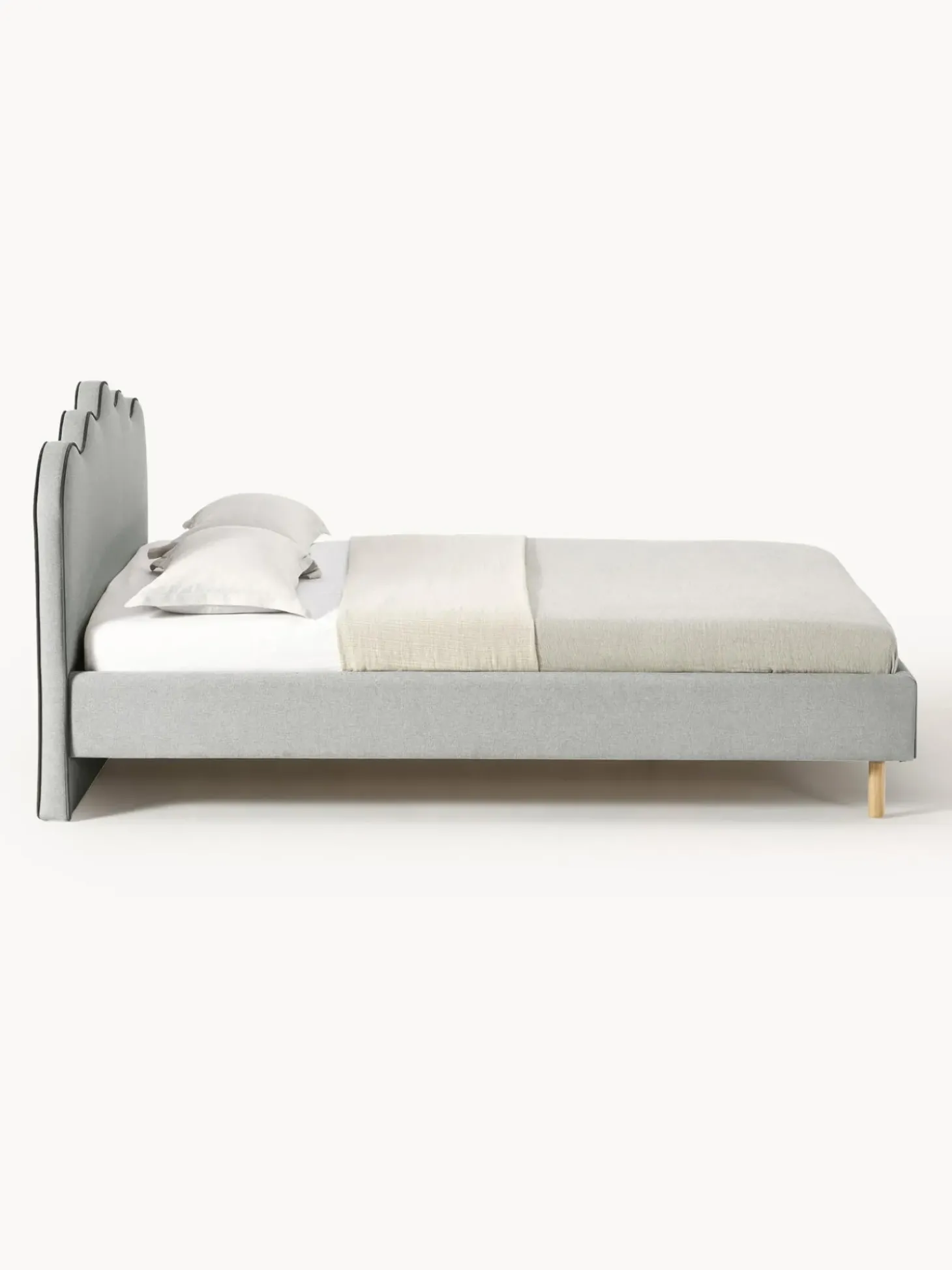 Letto Imbottito Con Testiera Ondulata Romy