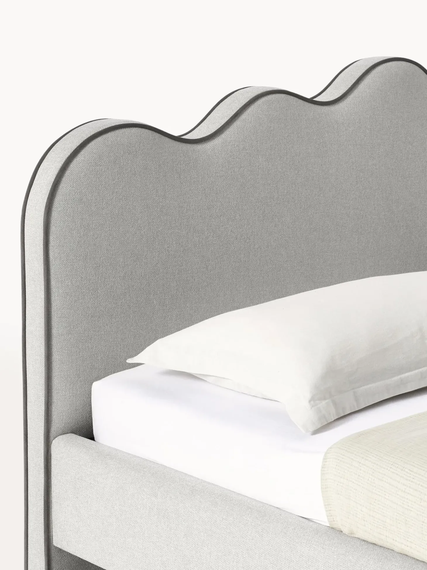 Letto Imbottito Con Testiera Ondulata Romy