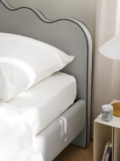 Letto Imbottito Con Testiera Ondulata Romy