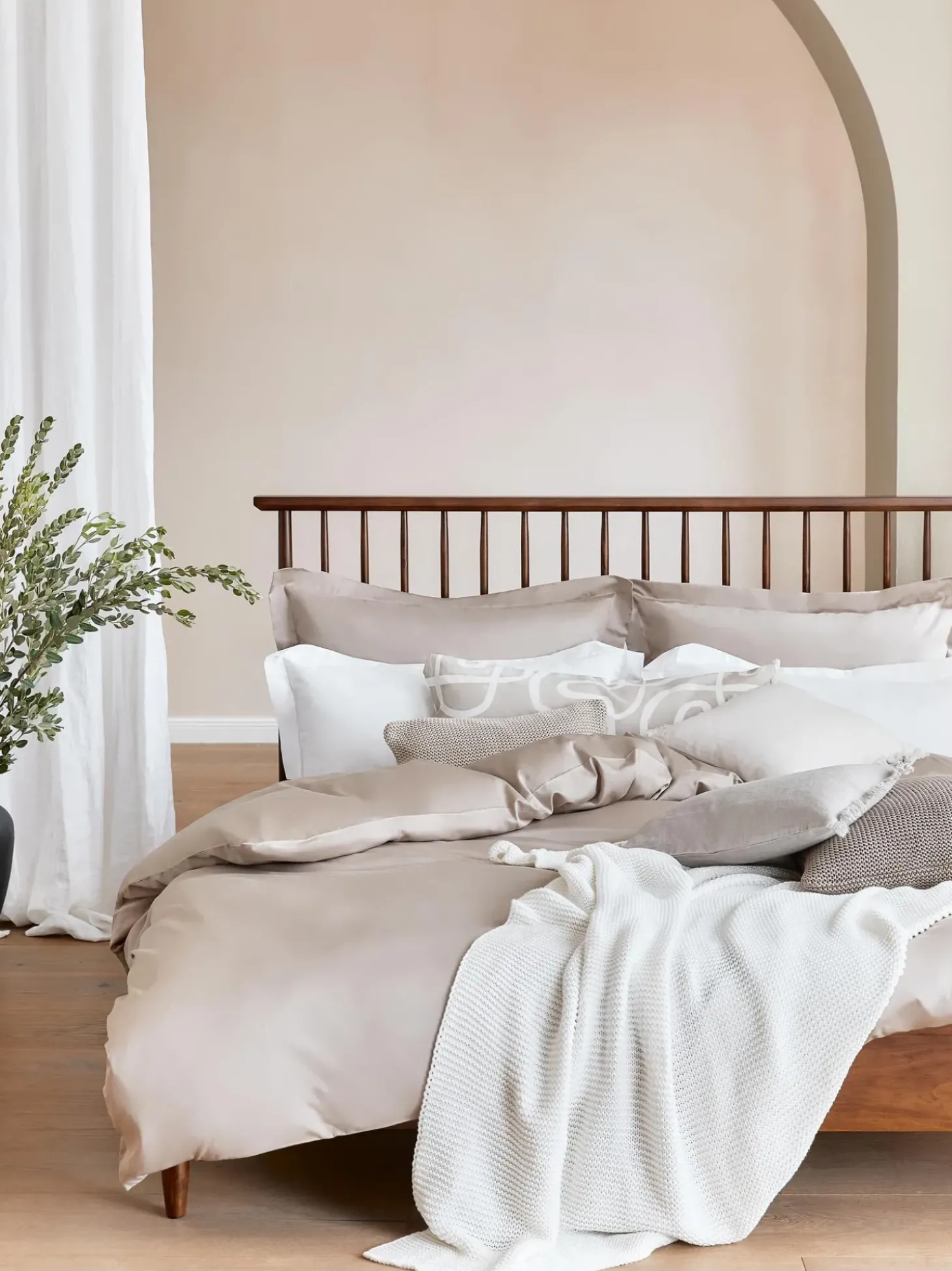 Letto In Legno Di Pino Massiccio Con Testiera Windsor