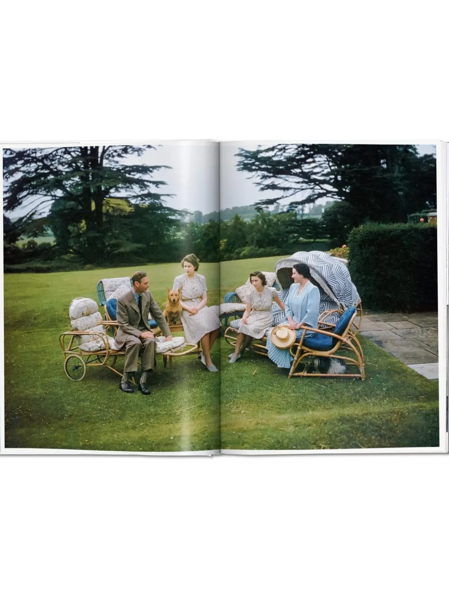 Libro Illustrato Her Majesty. A Photographic History 1926 Today