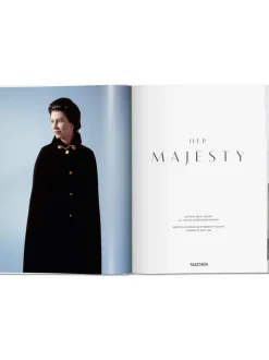 Libro Illustrato Her Majesty. A Photographic History 1926 Today