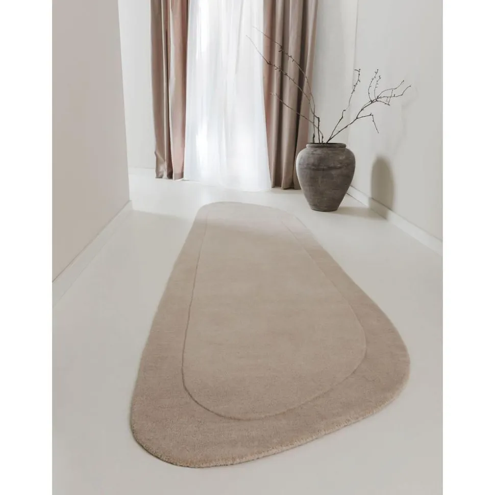 Passatoia In Lana Tessuta A Mano Dalla Forma Organica Shape