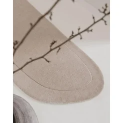 Passatoia In Lana Tessuta A Mano Dalla Forma Organica Shape