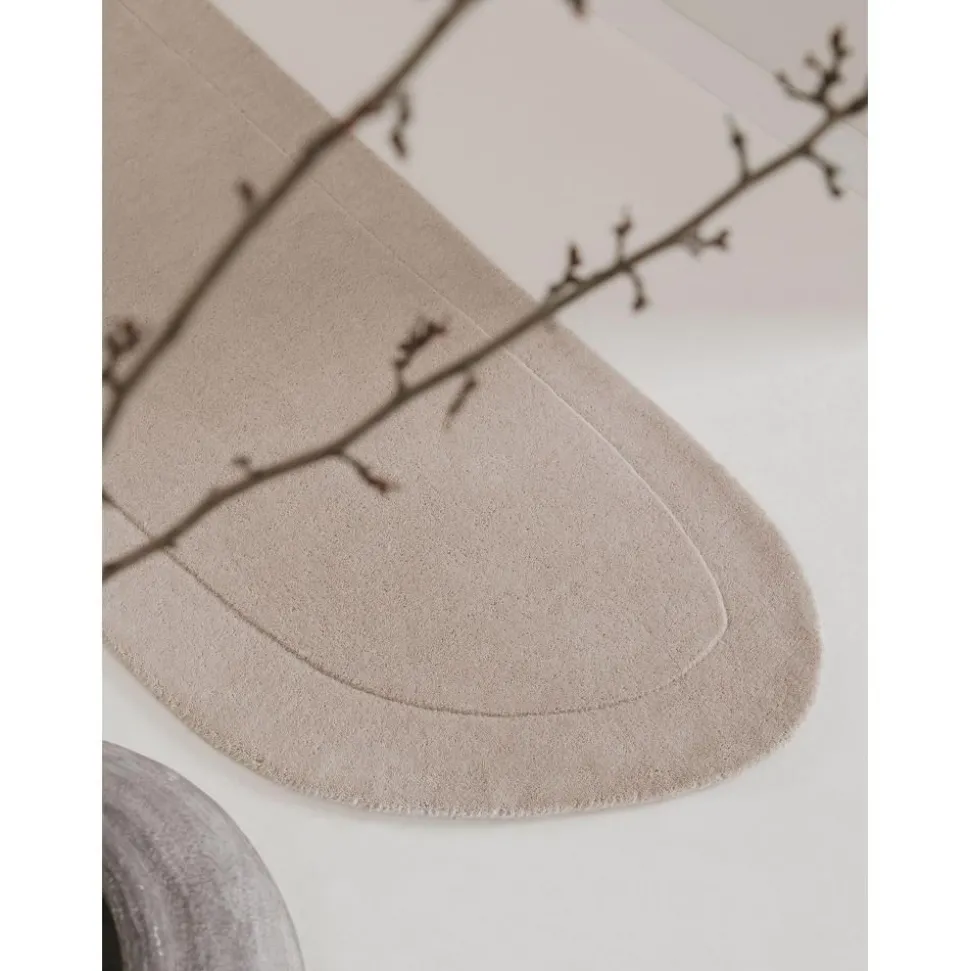 Passatoia In Lana Tessuta A Mano Dalla Forma Organica Shape