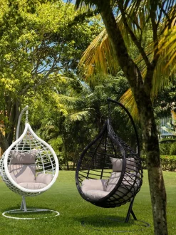 Poltrona Sospesa Color Nero Con Cuscini Torres