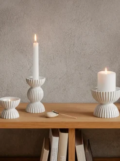 Portacandele In Porcellana Con Superficie Scanalata Tura