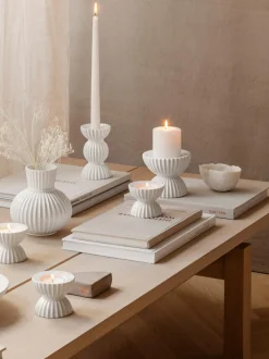 Portalumino In Porcellana Con Superficie Scanalata Tura