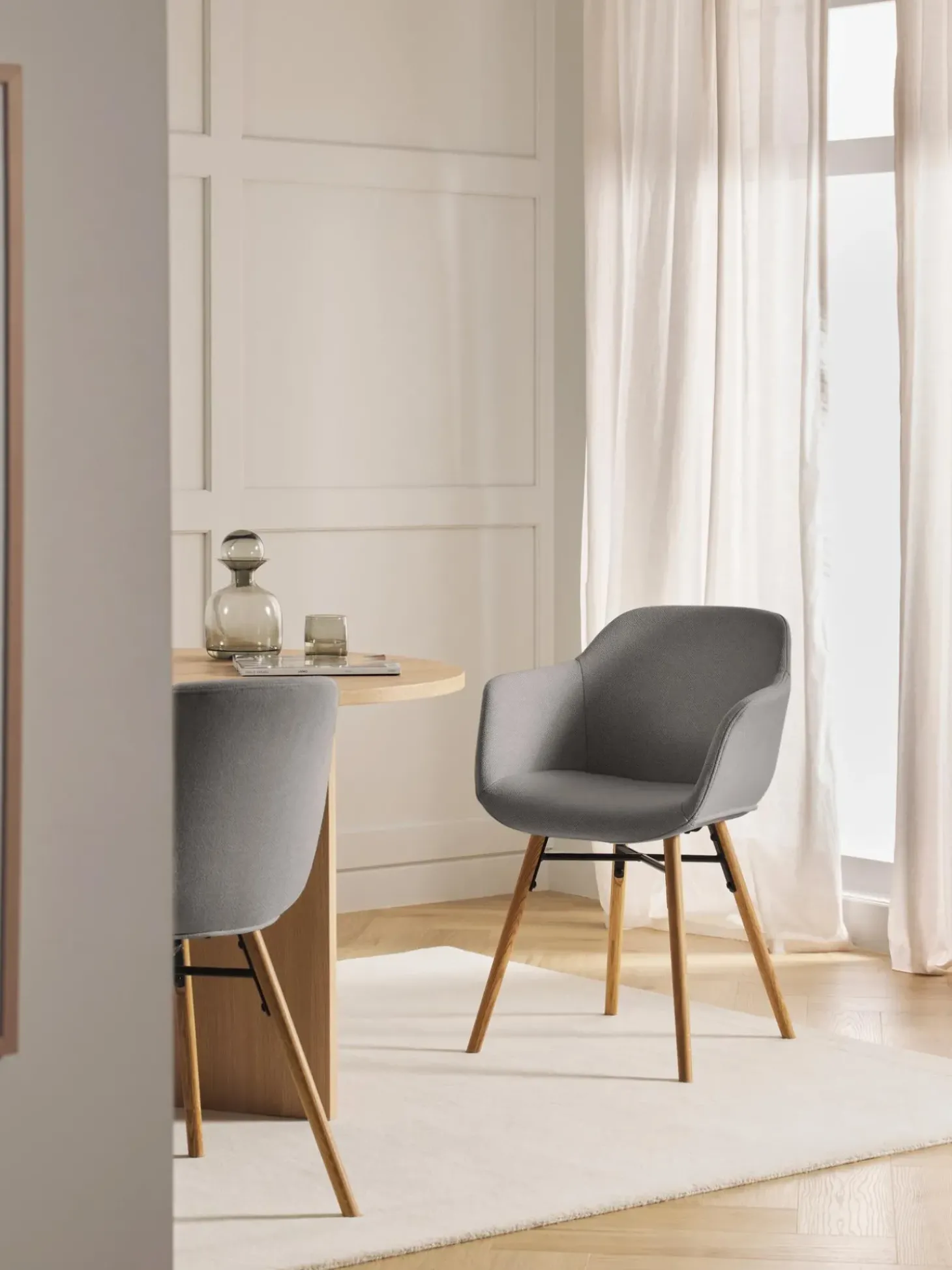 Sedia Con Braccioli Con Seduta Stretta Fiji