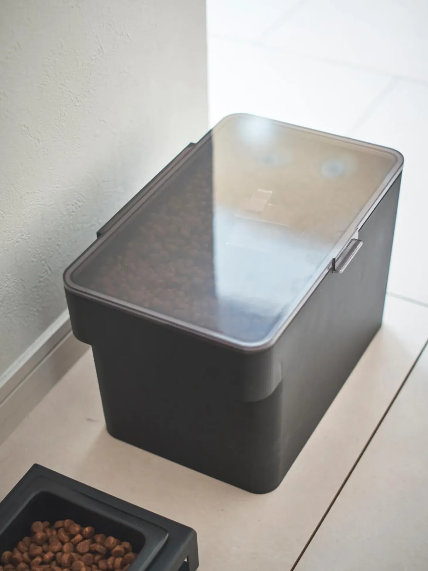 Set 2 Contenitori Per Cibo Per Animali Con Misurino Tower