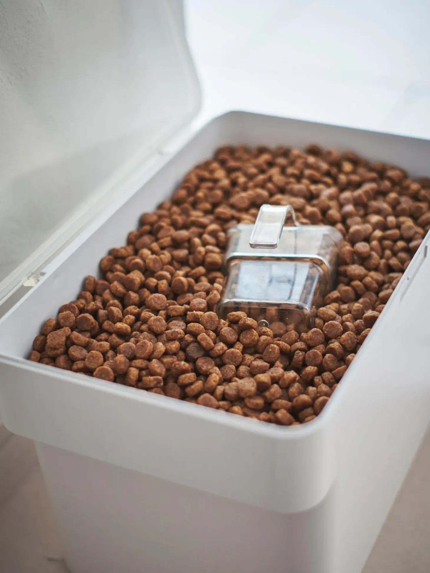 Set 2 Contenitori Per Cibo Per Animali Con Misurino Tower