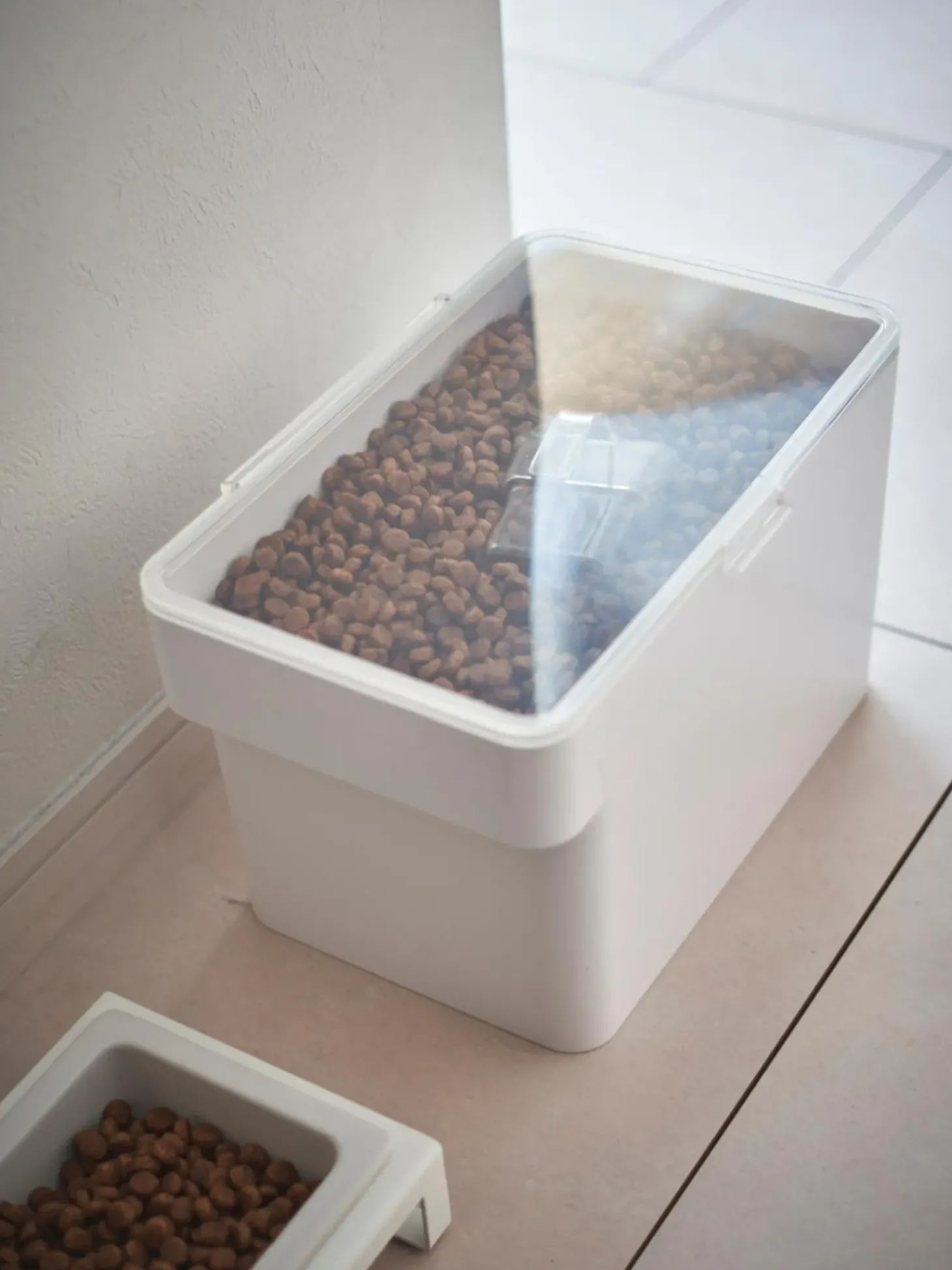 Set 2 Contenitori Per Cibo Per Animali Con Misurino Tower