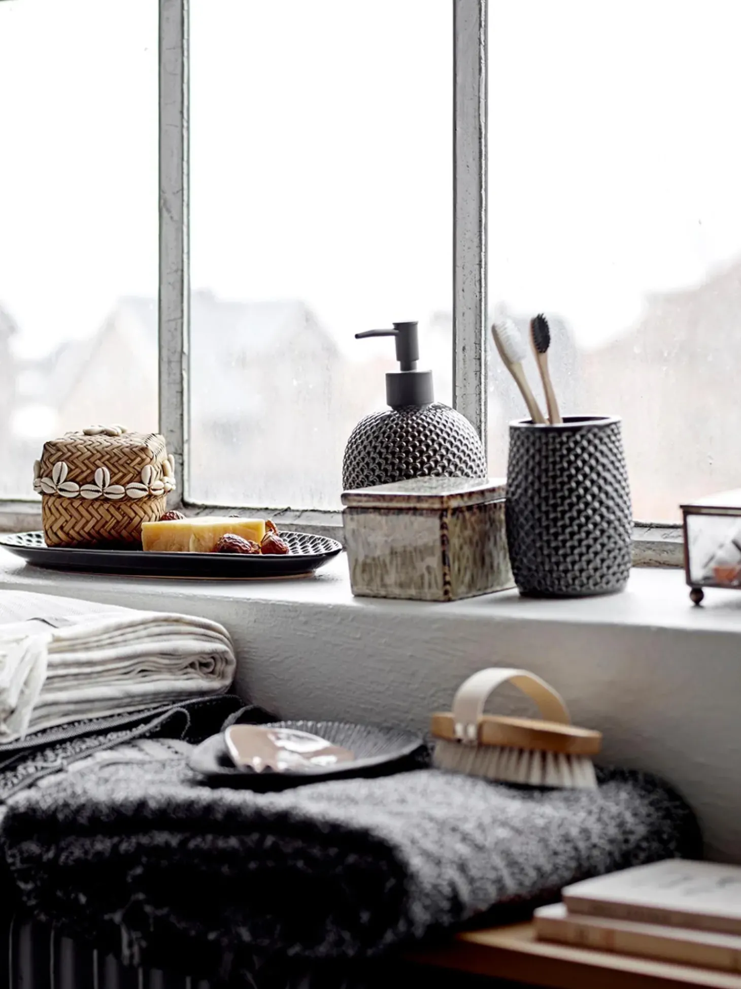 Set Dispenser Sapone In Gres Fatto A Mano Gustav 3 Pz