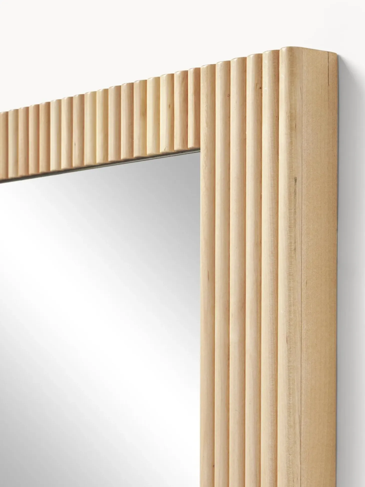 Specchio Da Parete Con Cornice In Legno Di Betulla Millerighe Nele