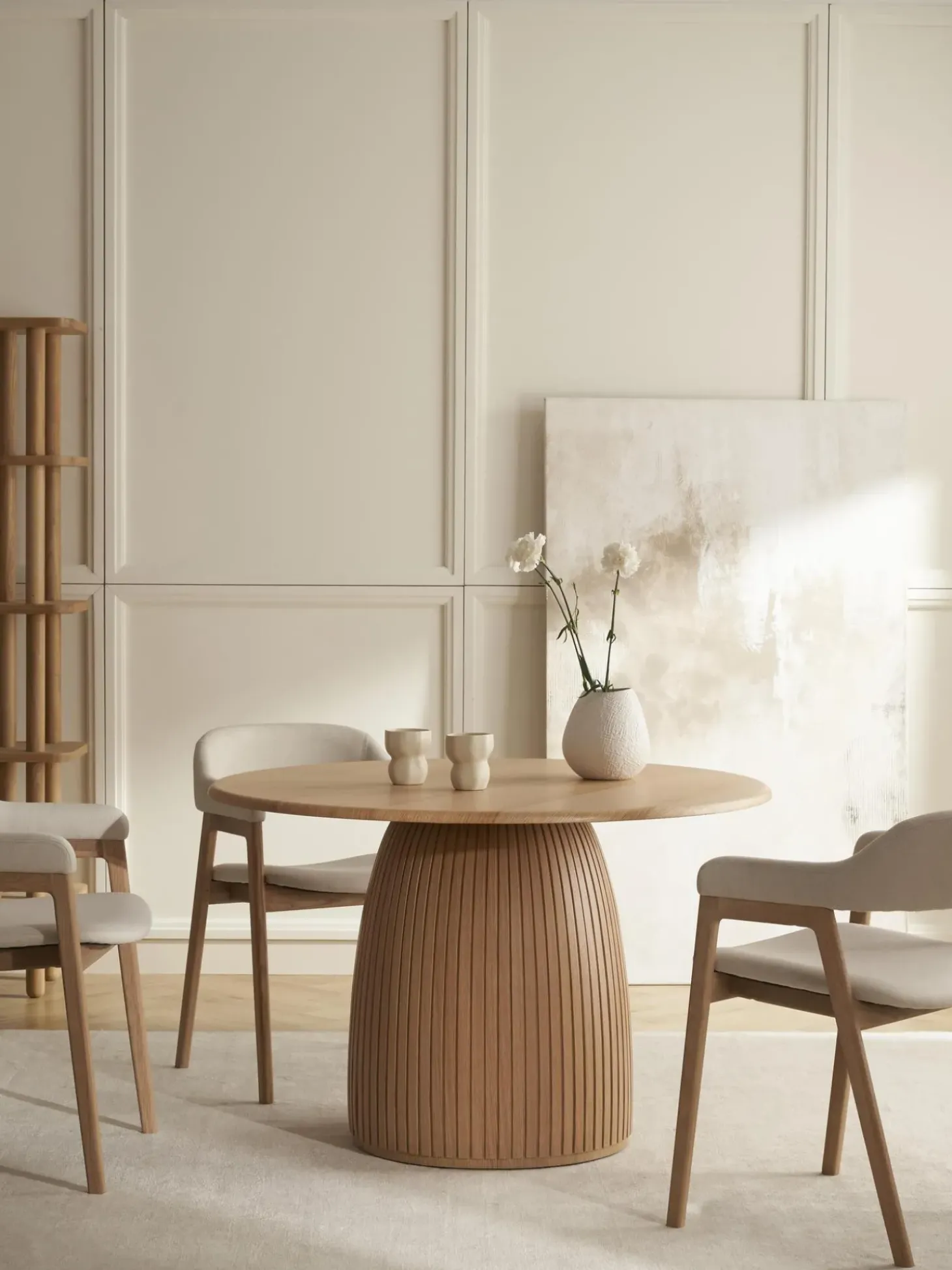 Tavolo Da Pranzo Rotondo Con Struttura Scanalata In Legno Di Quercia Nelly, In Varie Misure