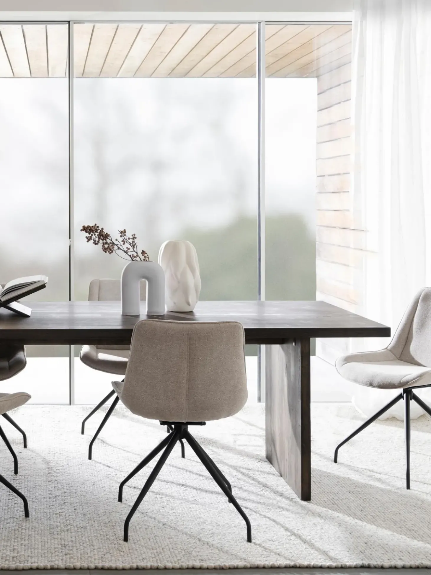 Tavolo In Legno Di Frassino Emmett, 240 X 95 Cm