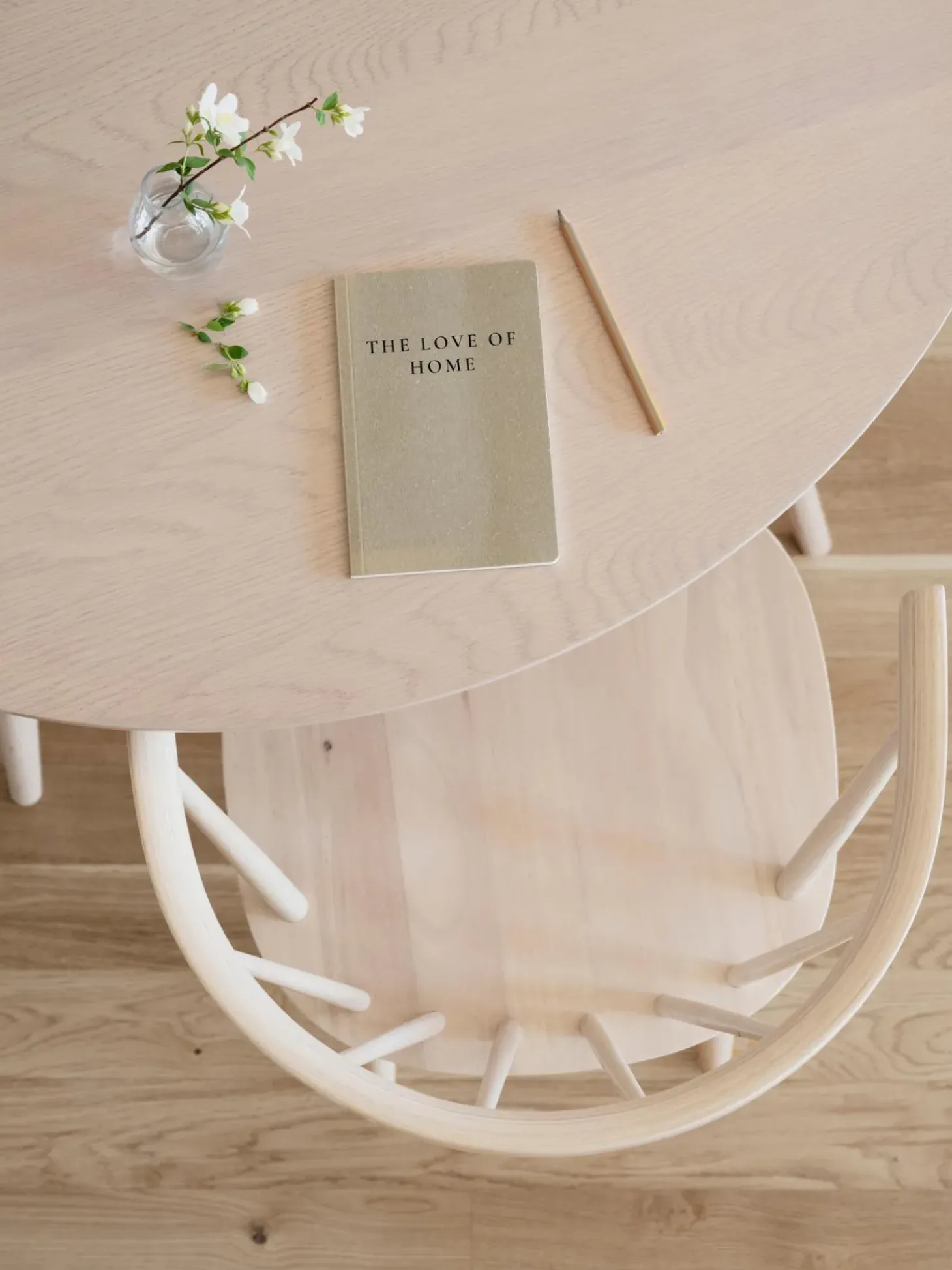 Tavolo Rotondo In Legno Di Quercia Bianco Lavato Yumi O 115 Cm