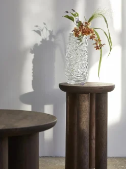 Vaso Alto In Vetro Dalla Superficie Strutturata Maio