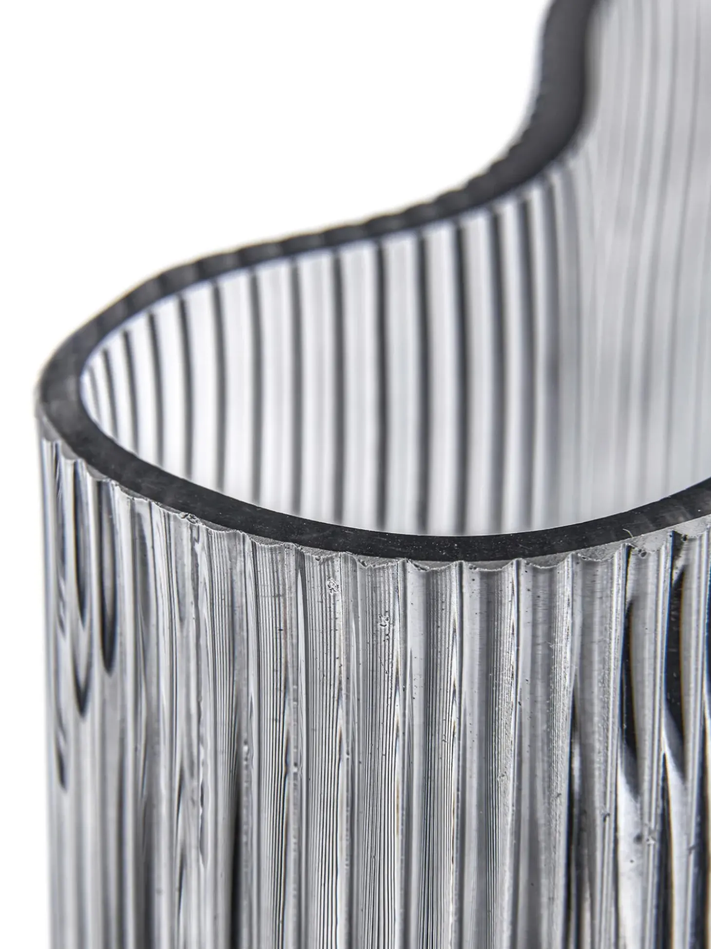 Vaso Di Design In Vetro Soffiato Con Rilievo Scanalato Dawn