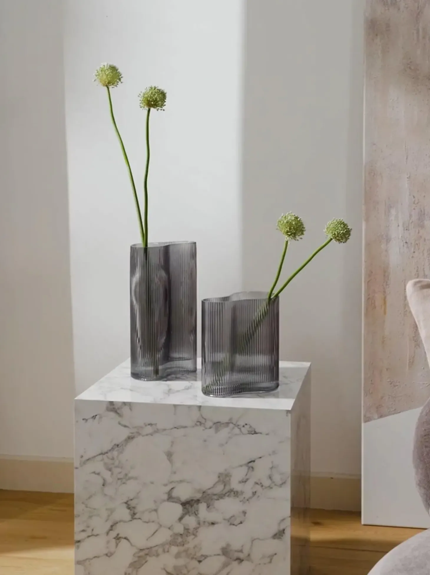 Vaso Di Design In Vetro Soffiato Con Rilievo Scanalato Dawn